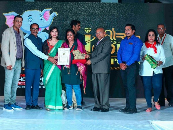 Sravani Asuri, founder of DginomaD honored with Vidya Ratna award for her immense contribution in the field of digital marketing