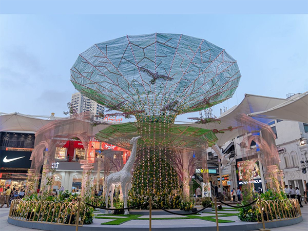 Indulge in a sartorial spring with Phoenix Palladiums tranquil stroll