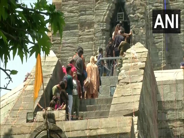 Devotees celebrate Shankaracharya Jayanti in J-Ks Srinagar