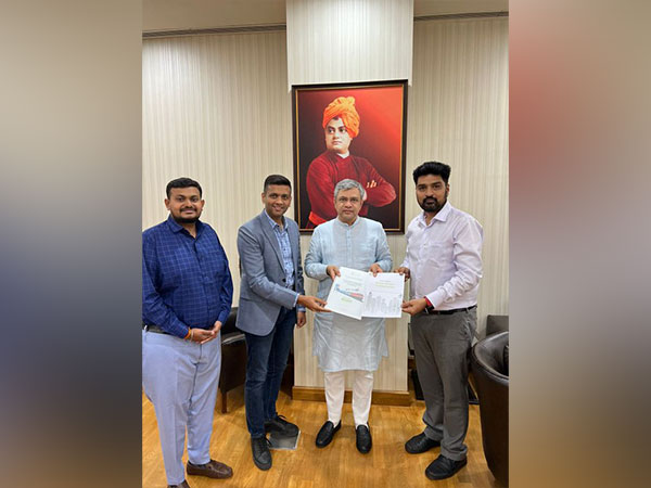 Young entrepreneurs from tech firm brief Ashwini Vaishnaw about LiFi technology