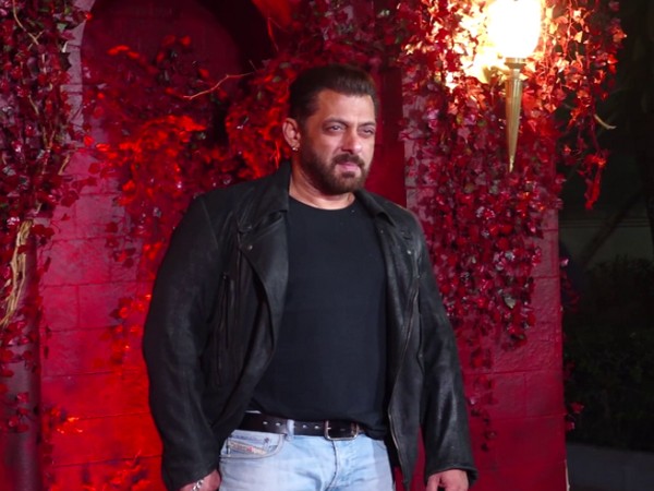Fans go crazy over Salman Khans swag filled walk at Karan Johars party
