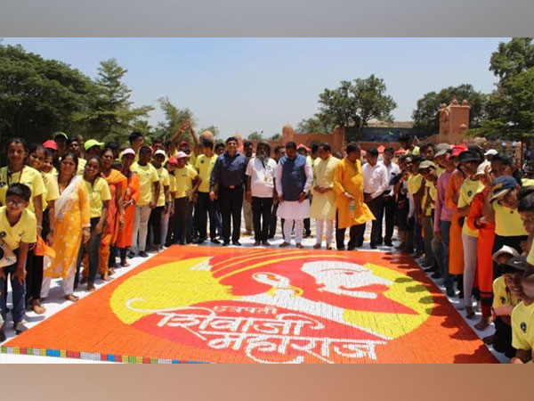 Nitin Desais NDs Art World creates a record at the Maha Utsav with Rubiks Cube Mosaic of Chhatrapati Shivaji Maharaj on Maharashtra Day