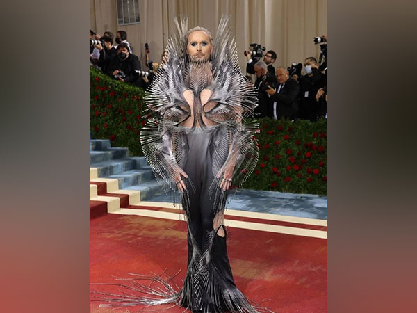 Mystery Man gets confused for Jared Leto at Met Gala 2022s red carpet