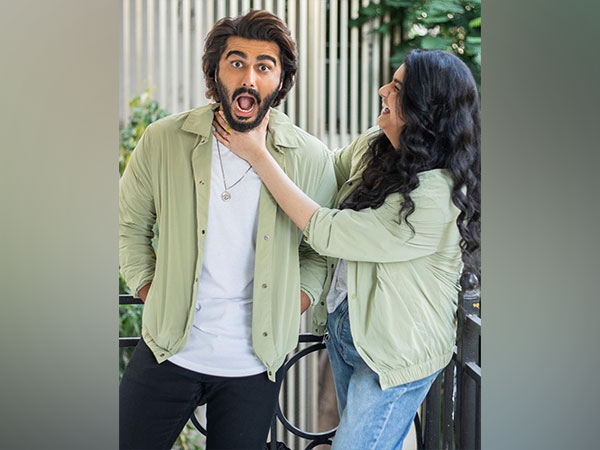 Arjun Kapoor joins Nach Punjaaban bandwagon with sister Anshula; see video