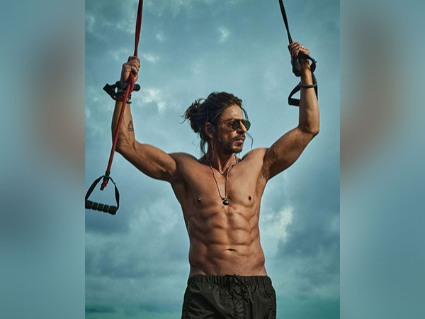 SRK feels hes too old for romantic films, reveals current favourite song during #AskSRK session