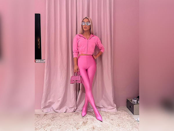 Kim Kardashian had "No Idea" Will Ferrell, Jimmy Fallon were on SNL, says "I Was So Embarrassed"