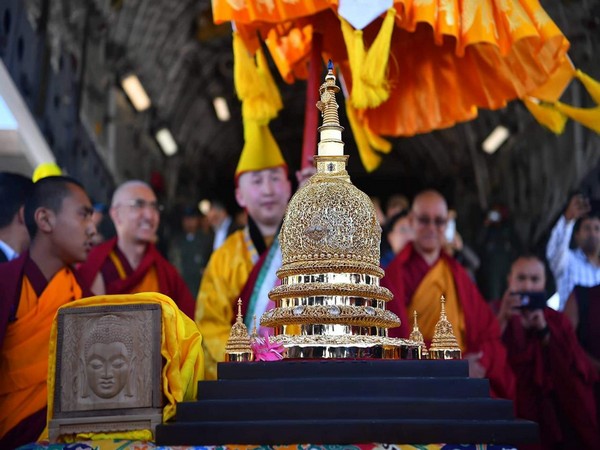 Lord Buddhas Holy Relics from India arrive in Mongolia