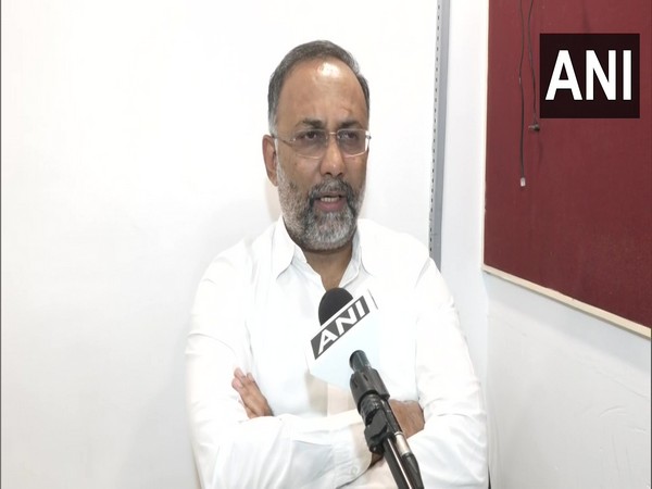 Congress leader in Karnataka accuses BJP of playing dirty politics in Maharashtra