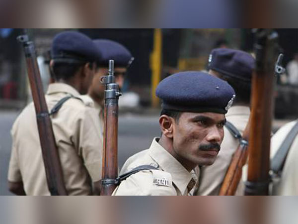 Hyderabad police thrash drunkard for creating nuisance