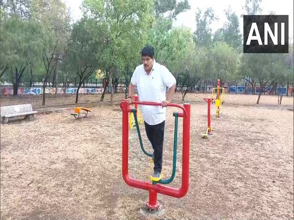 BJP MP takes up Gadkaris challenge, demands 15,000 cr for shedding flab