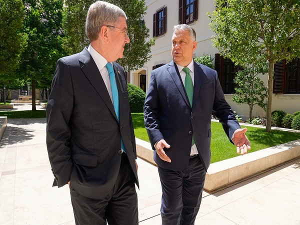 IOC President visits FINA World Aquatics Cships in Budapest