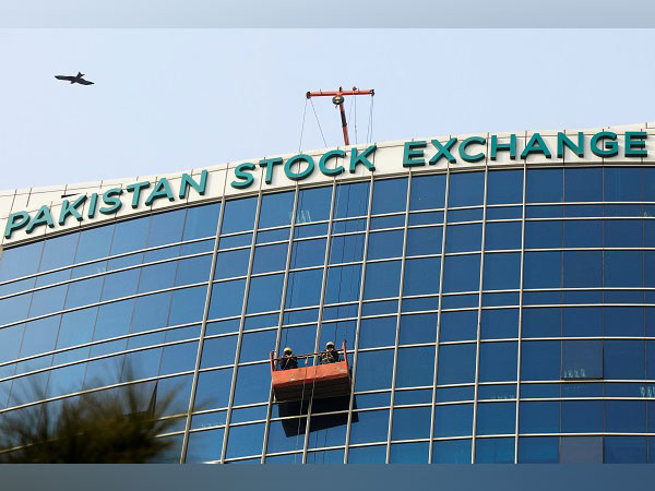 Pakistan Stock Exchange plunges after govt announces super tax on industries