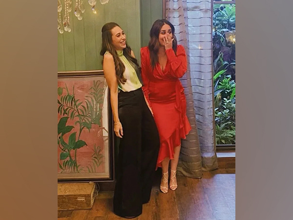 Something is fishy between sisters Kareena, Karisma Kapoor