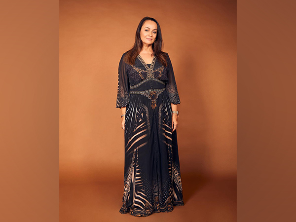 Soni Razdan extends fathers day greetings to her dad, Mahesh Bhatt