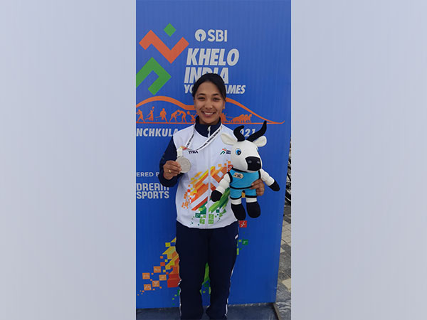 KIYG 2021: Ladakhs lone woman cyclist Leakzes Angmo borrows wheels to win silver
