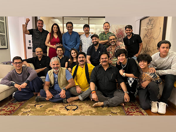 Heres how Aamir Khan celebrated 21 years of lagaan with films cast