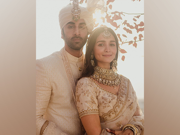 Ranbir Kapoors look in Shameshara makes Alia Bhatts morning hot