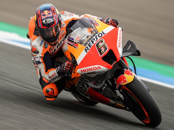 Hondas Bradl posts continual improvements for sixth row start