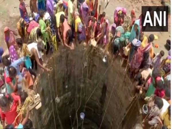 Water crisis: Maharashtra villagers risking lives for a bucket of water