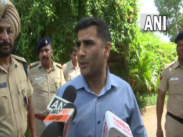 Arrested Punjab IAS officers shoots himself, dies