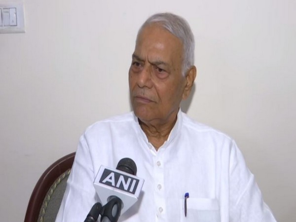 Elevation of one person from a community does not lift entire community: Yashwant Sinha on Murmus candidature