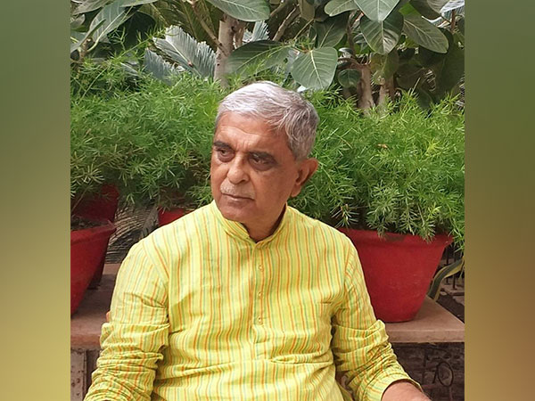 BJP MP Harnath Singh Yadav hits out at Rahul Gandhi for his saffronisation tweets