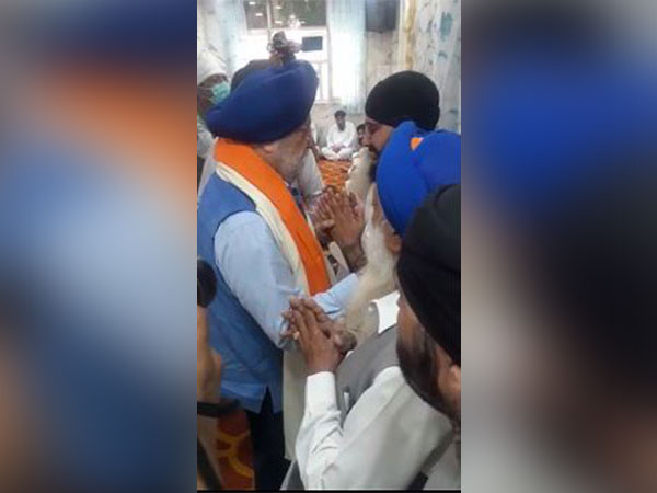 Hardeep Puri hands over PM Modis letter to Afghan community, meets family of Sikh man killed in Kabul attack