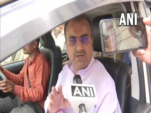 Bihar Health Minister orders probe into couples allegations of hospital demanding bribe to handover sons body