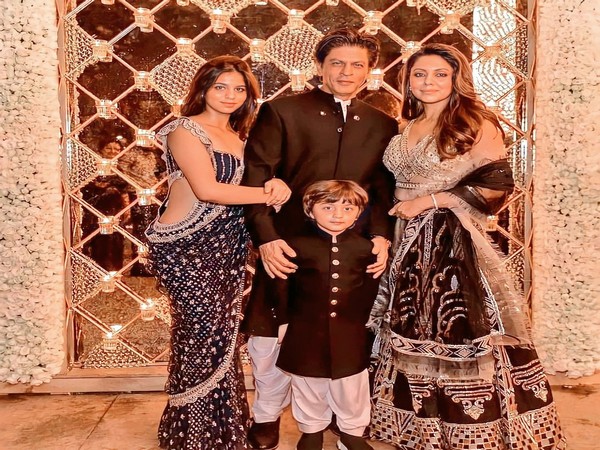 Top 5 reasons why Shah Rukh Khan is known as The Real Family Man