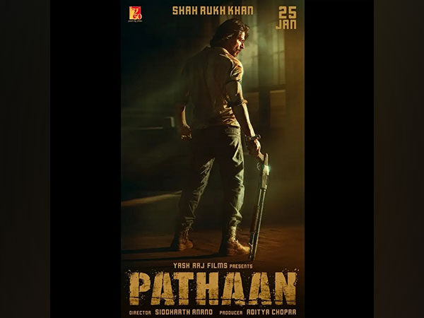 Shah Rukh Khan celebrates 30 years in films, unveils his new look from Pathaan