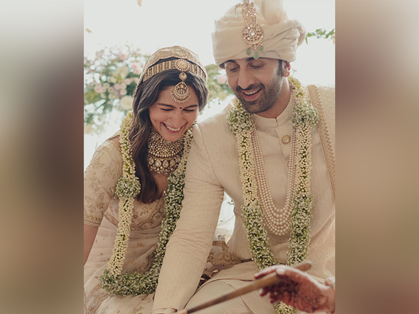 "Mehfil me hum toh nhi the": Check out condom brands hilarious reaction to Ranbir-Alias pregnancy news