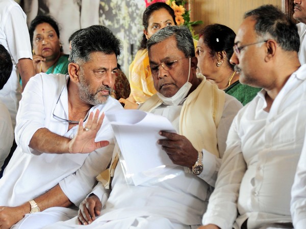 Siddaramaiah-Shivakumar infighting pushing Congress towards darkness Siddaramaiah-Shivakumar infighting pushing Congress towards darkness