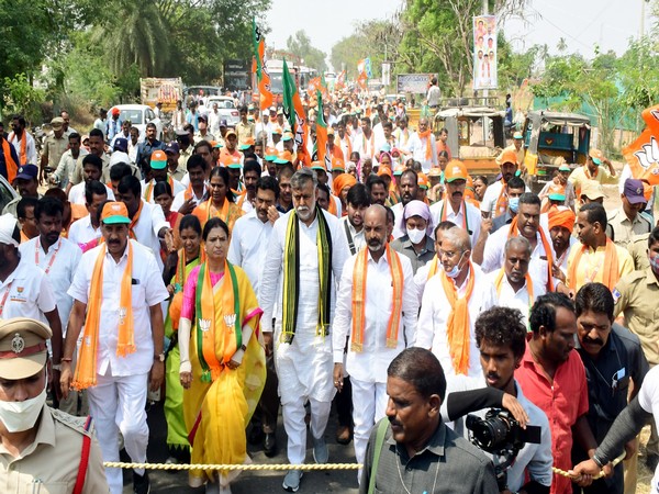 BJP accuses Telangana govt of blocking party programmes with help of police