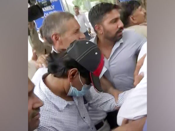 Delhi Police notices support for Alt News Mohd Zubair tracing to Pakistan