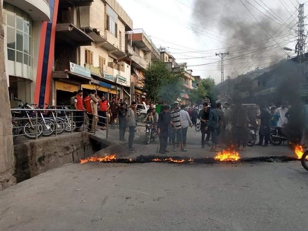 Police in PoKs Poonch open fire on peaceful protesters, many injured