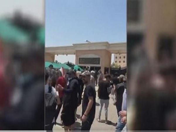 Protest in Iraq intensifies as Al-Sadr supporters reach PMs building
