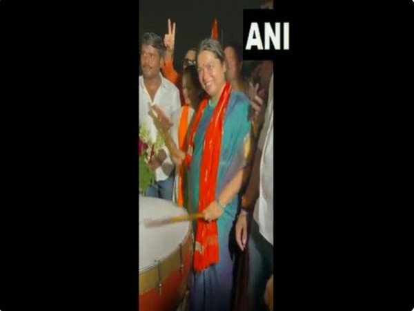 Prez polls: Union minister Meenakashi Lekhi tries her hand on drum to celebrate Murmus victory
