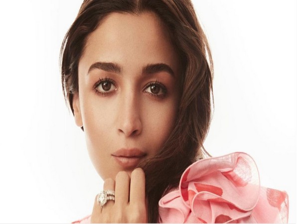 See how Alia Bhatt "Sipped Kofee this year"