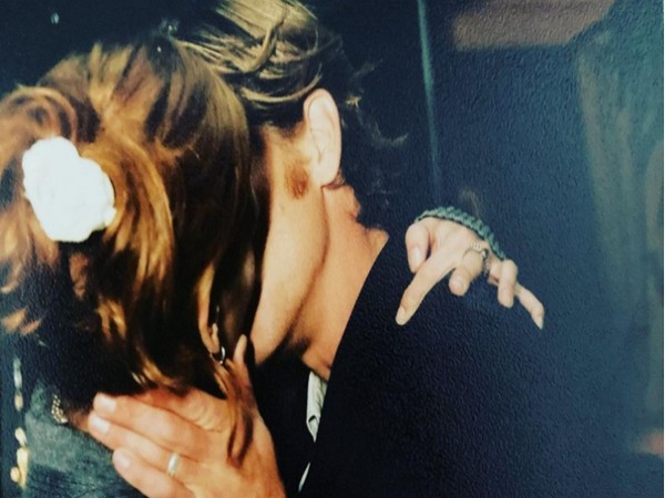 Julia Roberts "cant stop kissing" husband on their 20th anniversary