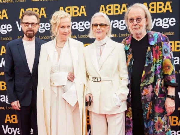 Legendary pop group ABBA re-unite after 40 years, watch the stars hail a cab