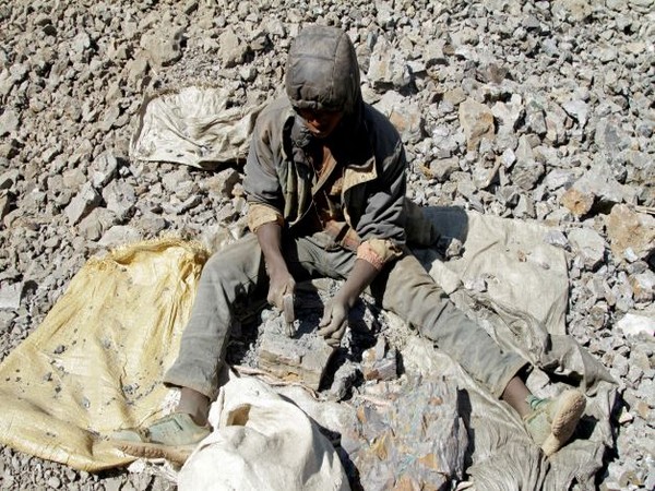 China exploit 40,000 child workers in cobalt mines of Congo China exploit 40,000 child workers in cobalt mines of Congo