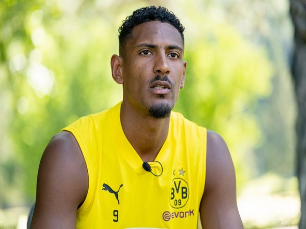 Borussia Dortmunds Sebastian Haller diagnosed with testicular tumour