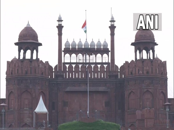 India mourns Shinzo Abes assassination, national flag flies at half-mast