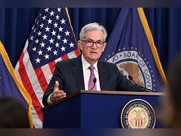 US Fed raises interest rates by 75 basis points, hints another "large" hike to tame inflation