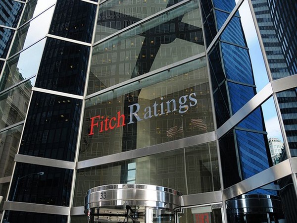 Fitch downgrades Pakistans outlook from stable to negative