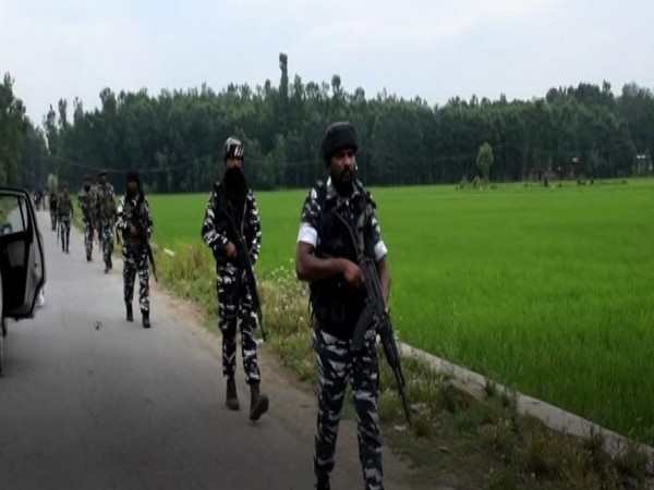 1 policeman killed, two others injured after terrorists open fire in J-Ks Srinagar