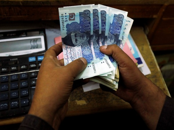 Pakistans economic outlook is uncertain, blurry