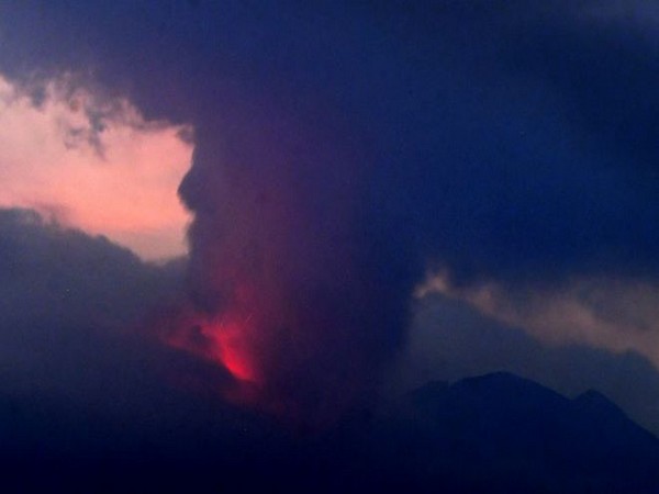 Japans Sakurajima volcano erupts, alert level raised to 5