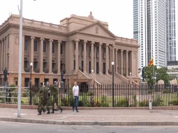 Sri Lankas besieged presidential office reopens after crackdown on protesters