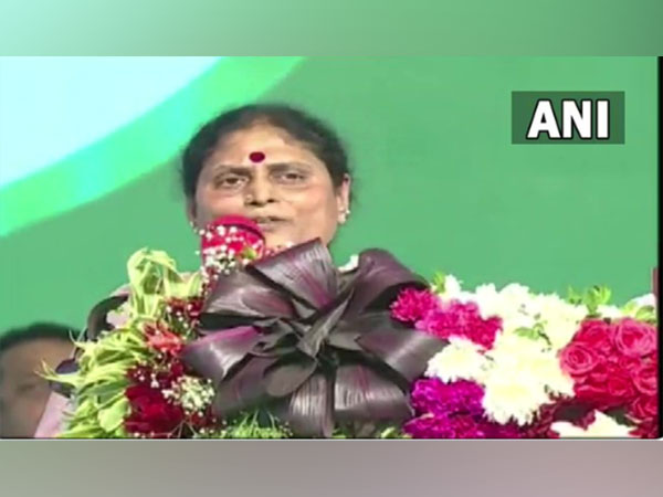 Andhra CMs mother to stand by her daughter in Telangana, hints at stepping aside from YSRCP